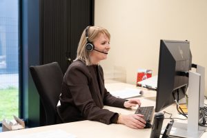 Servicecoördinator Anke werkt bij ACN Techniek: installatiebedrijf binnen de agrarische sector, zakelijke sector, en voor particulieren.